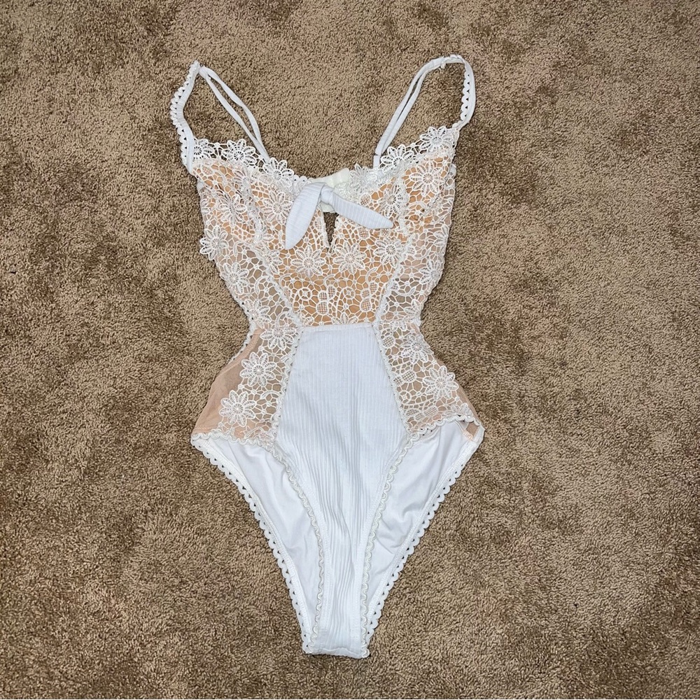 Women’s Lace Body Suit